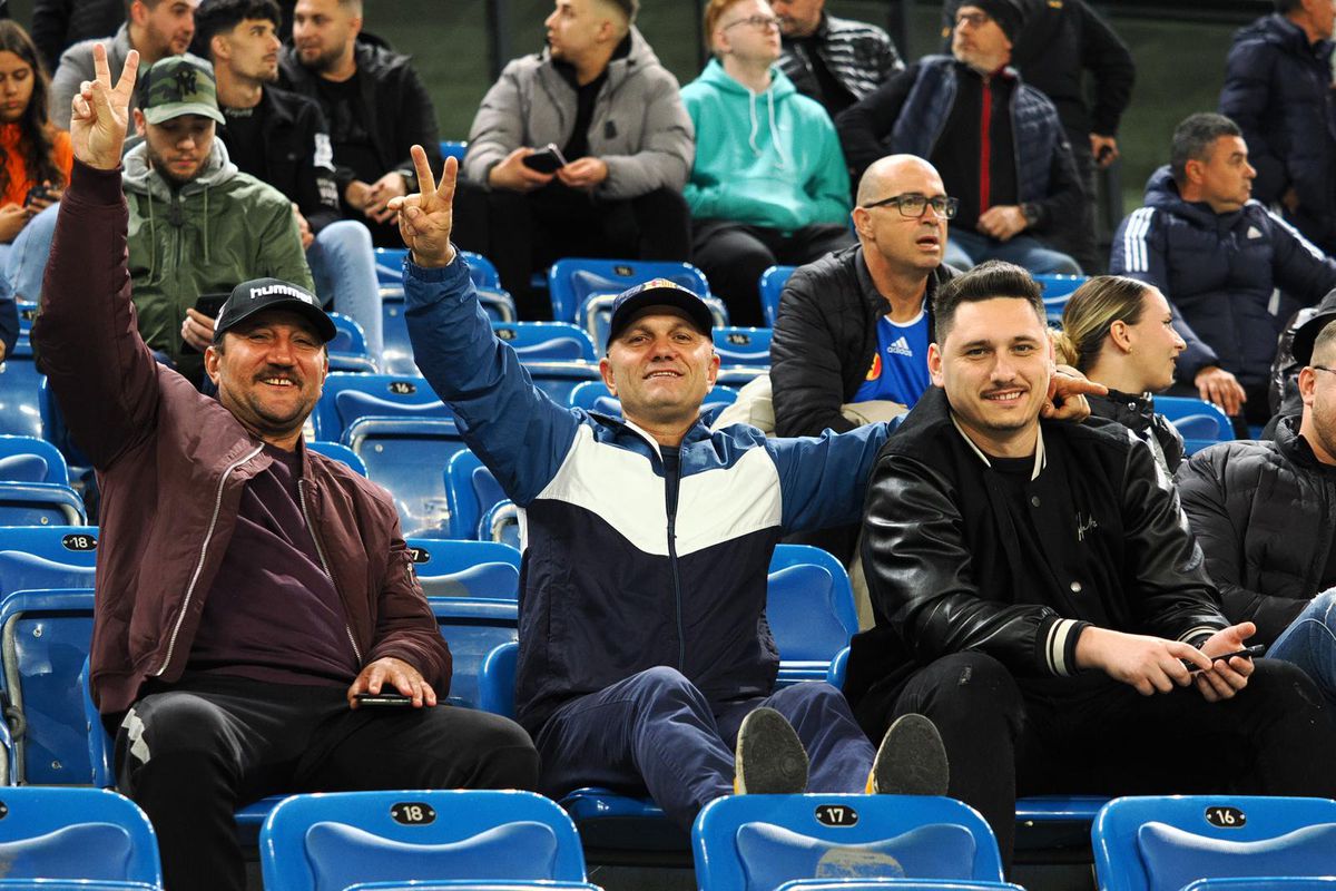 Scandal uriaș la Craiova » FCU a retrogradat, ultrașii au distrus peluza și au întrerupt meciul cu Hermannstadt