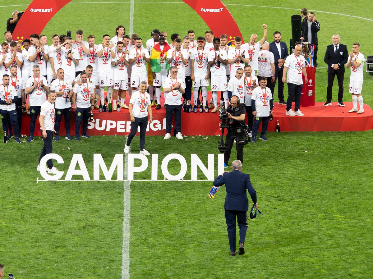 „Tovarășul Talpan e subordonatul meu!” » Ilie Năstase, extravagant la petrecerea FCSB: imagini spectaculoase surprinse de GSP și afirmația contondentă la adresa CSA