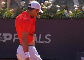 Surpriza zilei la Roma: Novak Djokovic, eliminat  în două seturi de semifinalistul de la București!