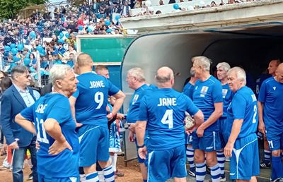 Stadion redenumit la Caracal, în memoria fostului președinte al Universității Craiova » Vedetele Științei și politicienii orașului au jucat un demonstrativ