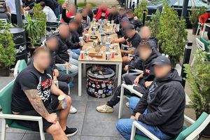 Ultrașii lui Dinamo, mesaj amenințător și rasist în ziua meciului sezonului