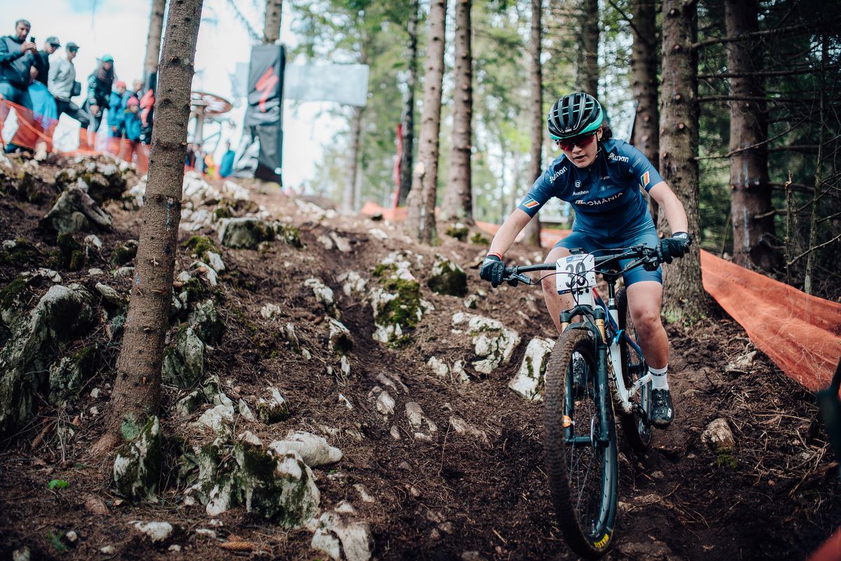 O junioare din Slovenia face senzație la Campionatele Europene de Mountain Bike