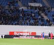 FCU Craiova - Hermannstadt. Scaune aruncate pe teren, meci întrerupt/ foto: Ionuț Iordache (GSP)
