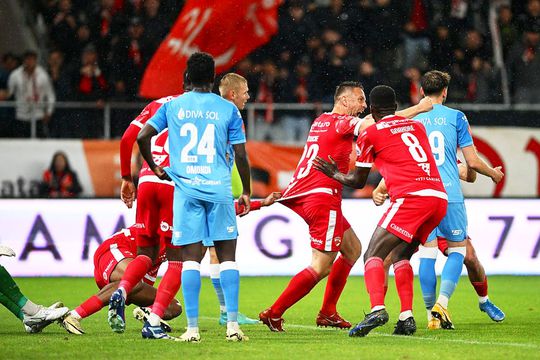 Dinamo a trecut cu 2-0 de UTA
