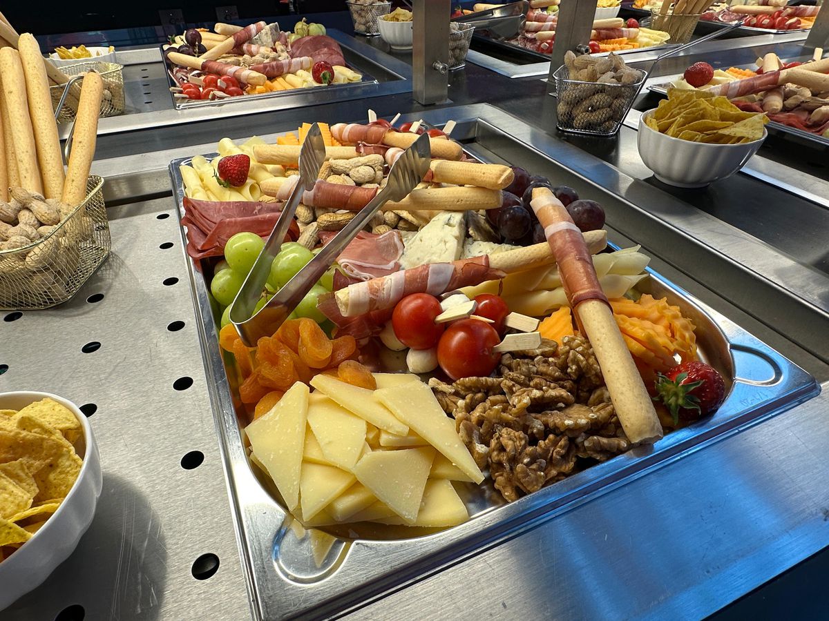 Ce meniu au primit fanii care au plătit 390 lei la Dinamo - Rapid: surpriza de la VIP