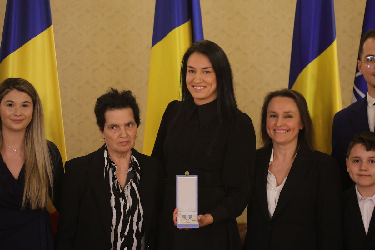 Cristina Neagu, decorată cu Ordinul Naţional „Serviciul Credincios” în grad de Cavaler