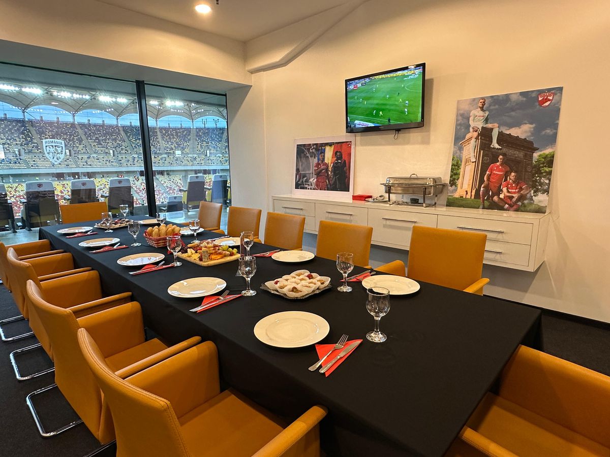 Meniul primit la VIP înainte de Dinamo - Rapid // foto: Ionuț Iordache (GSP)