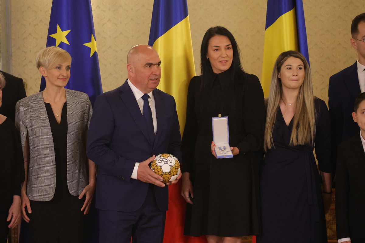 Cristina Neagu, decorată cu Ordinul Naţional „Serviciul Credincios” în grad de Cavaler