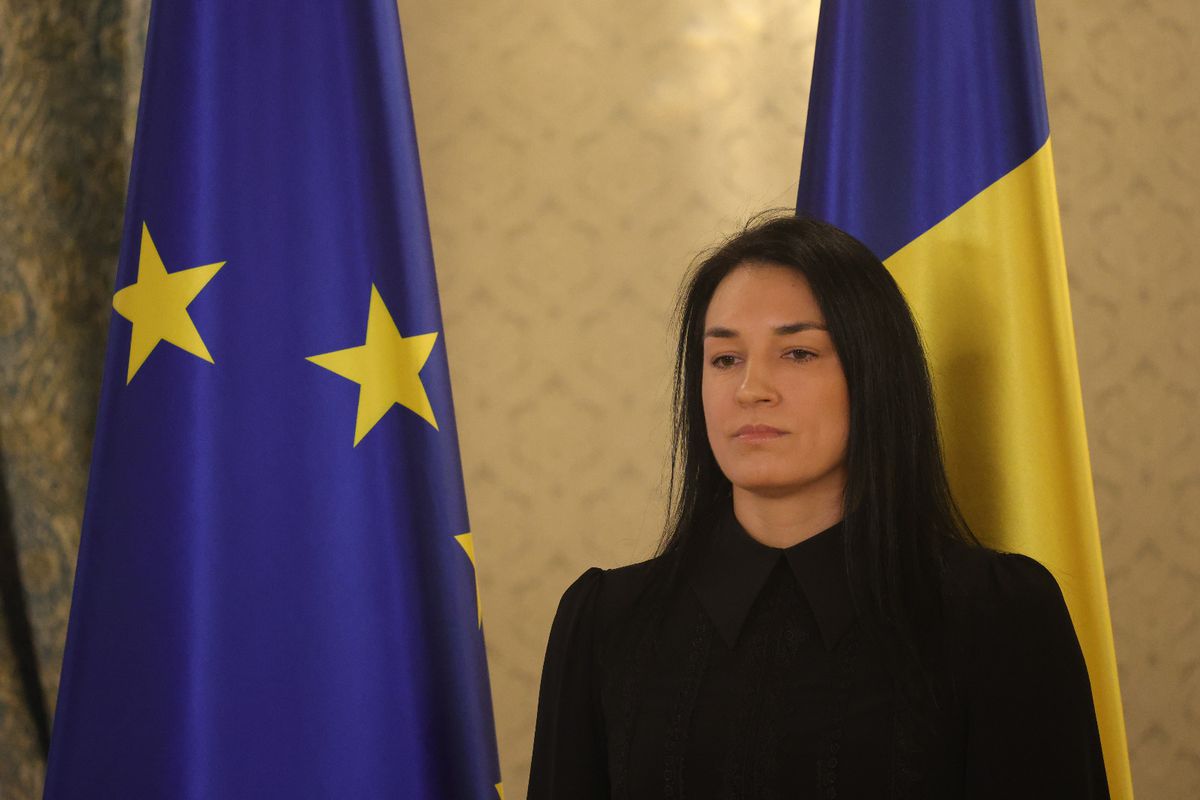Cristina Neagu, decorată de Ilie Bolojan la Palatul Cotroceni