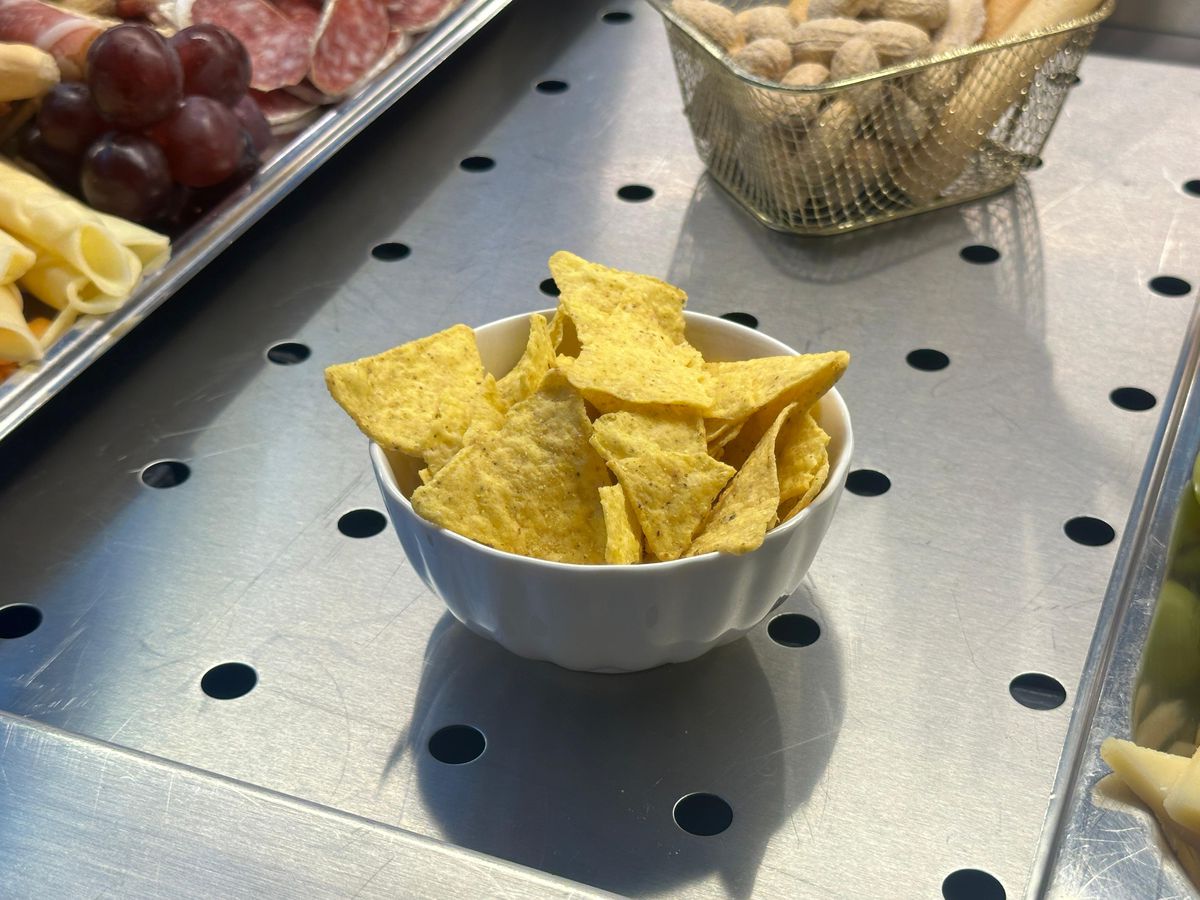 Meniul primit la VIP înainte de Dinamo - Rapid // foto: Ionuț Iordache (GSP)