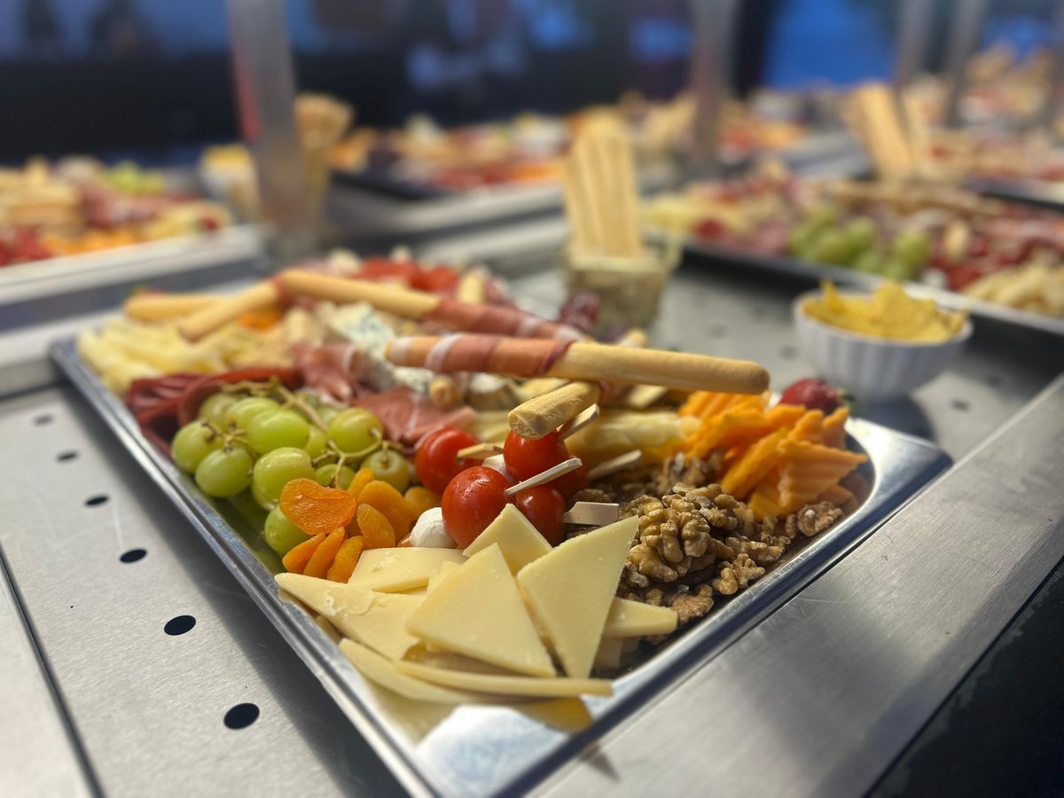 Meniul primit la VIP înainte de Dinamo - Rapid // foto: Ionuț Iordache (GSP)