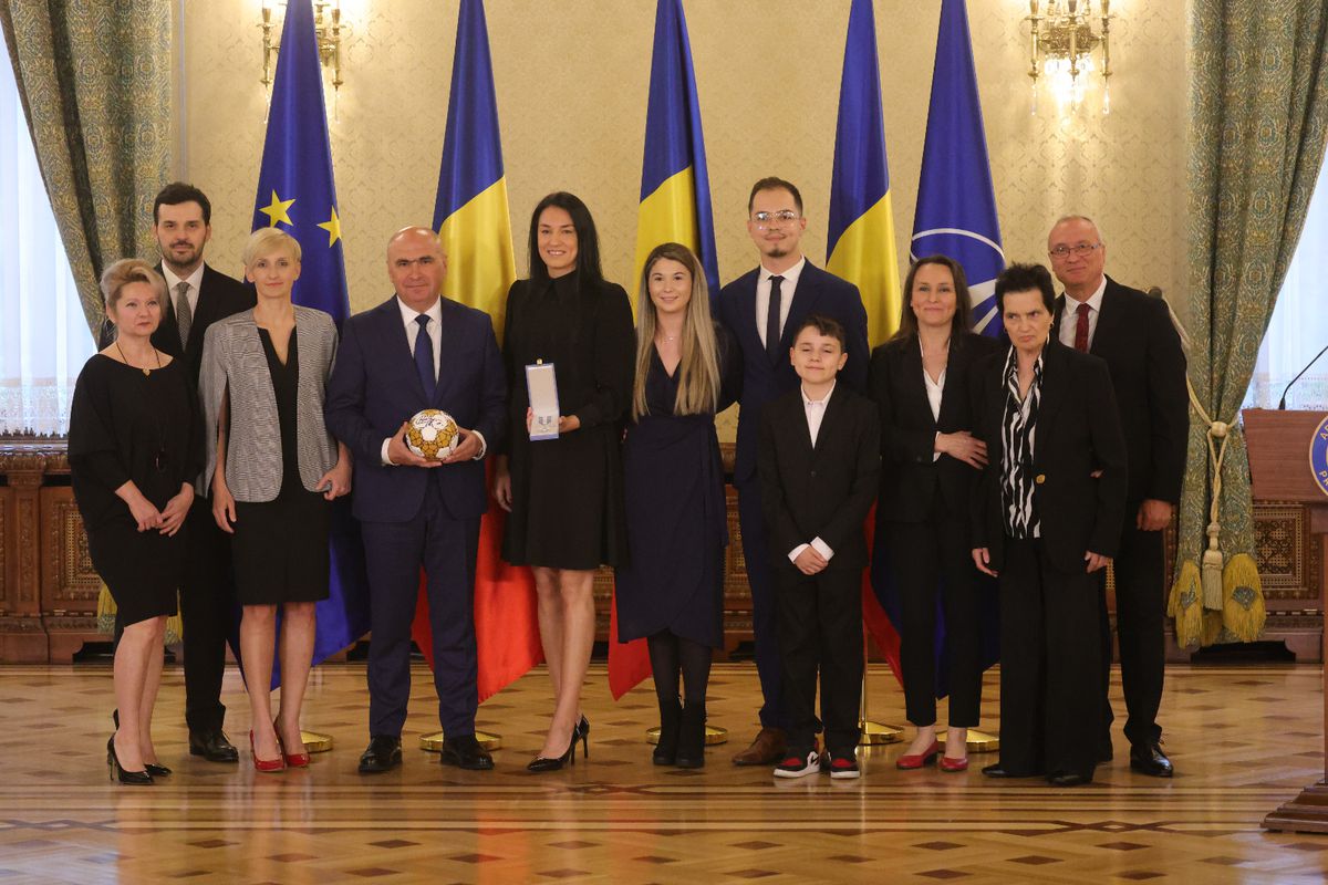 Cristina Neagu, decorată cu Ordinul Naţional „Serviciul Credincios” în grad de Cavaler