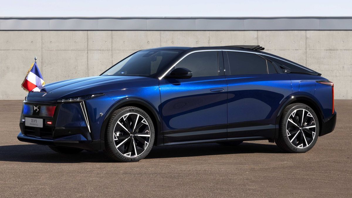 Președintele Franței va avea o mașină unică în lume! Imagini senzaționale cu SUV-ul electric