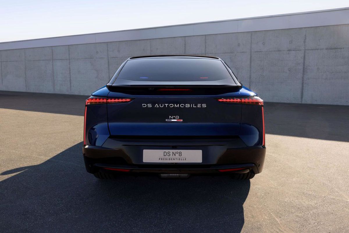 Președintele Franței va avea o mașină unică în lume! Imagini senzaționale cu SUV-ul electric