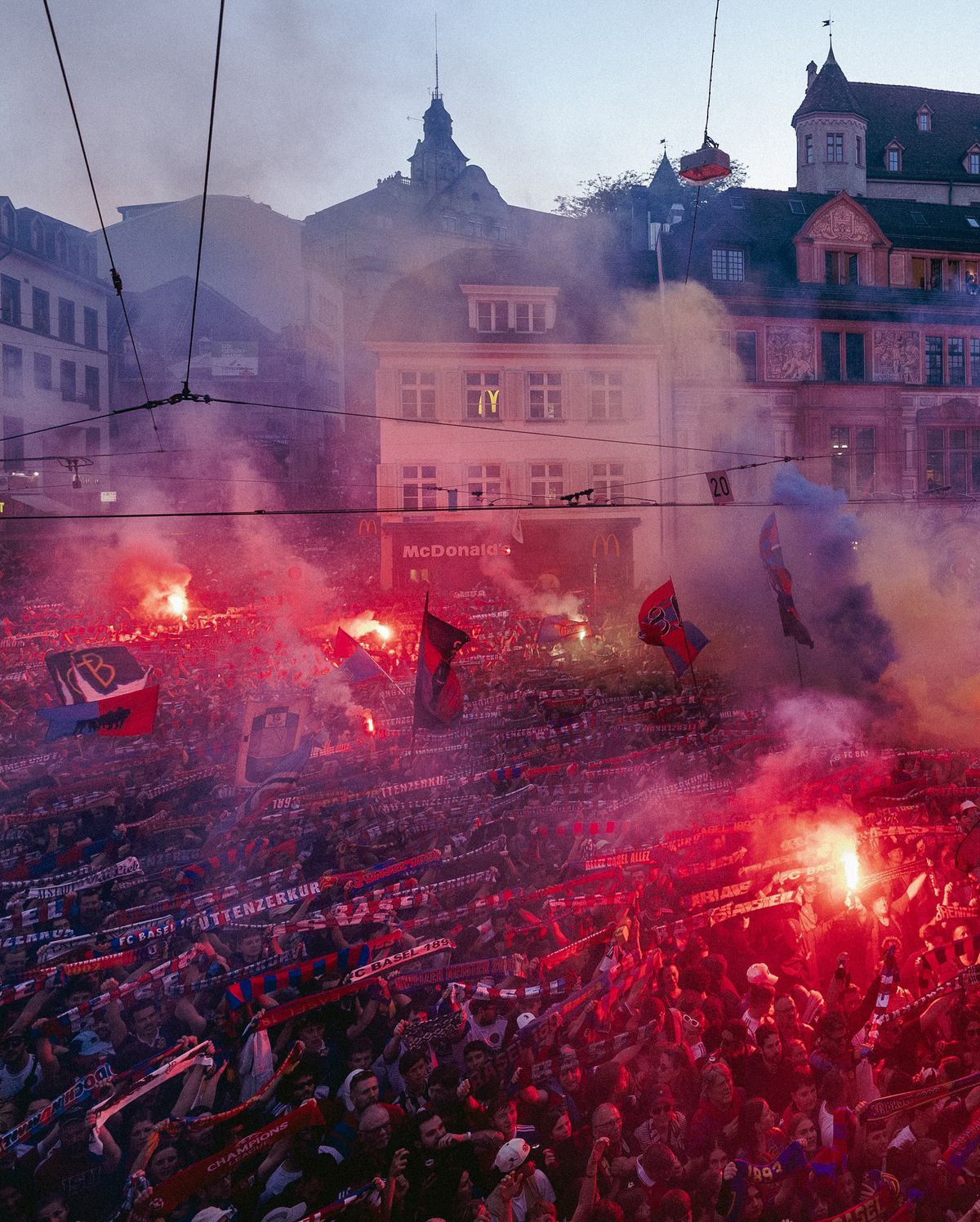 Imagini tari! Au sărbătorit primul titlu după 8 ani, cu fostul golgheter din Superliga printre staruri