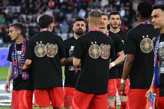 FCSB a celebrat la Cluj, după 2-0 cu Universitatea, titlul matematic câștigat / Foto: Facebook FCSB