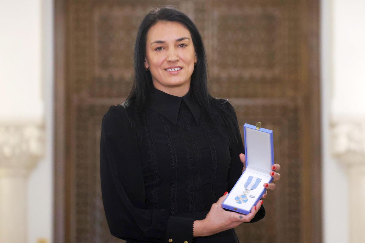 Cristina Neagu, decorată de președintele interimar Ilie Bolojan la Palatul Cotroceni: „O zi memorabilă, o recunoaștere a muncii mele și a valorilor în care cred”