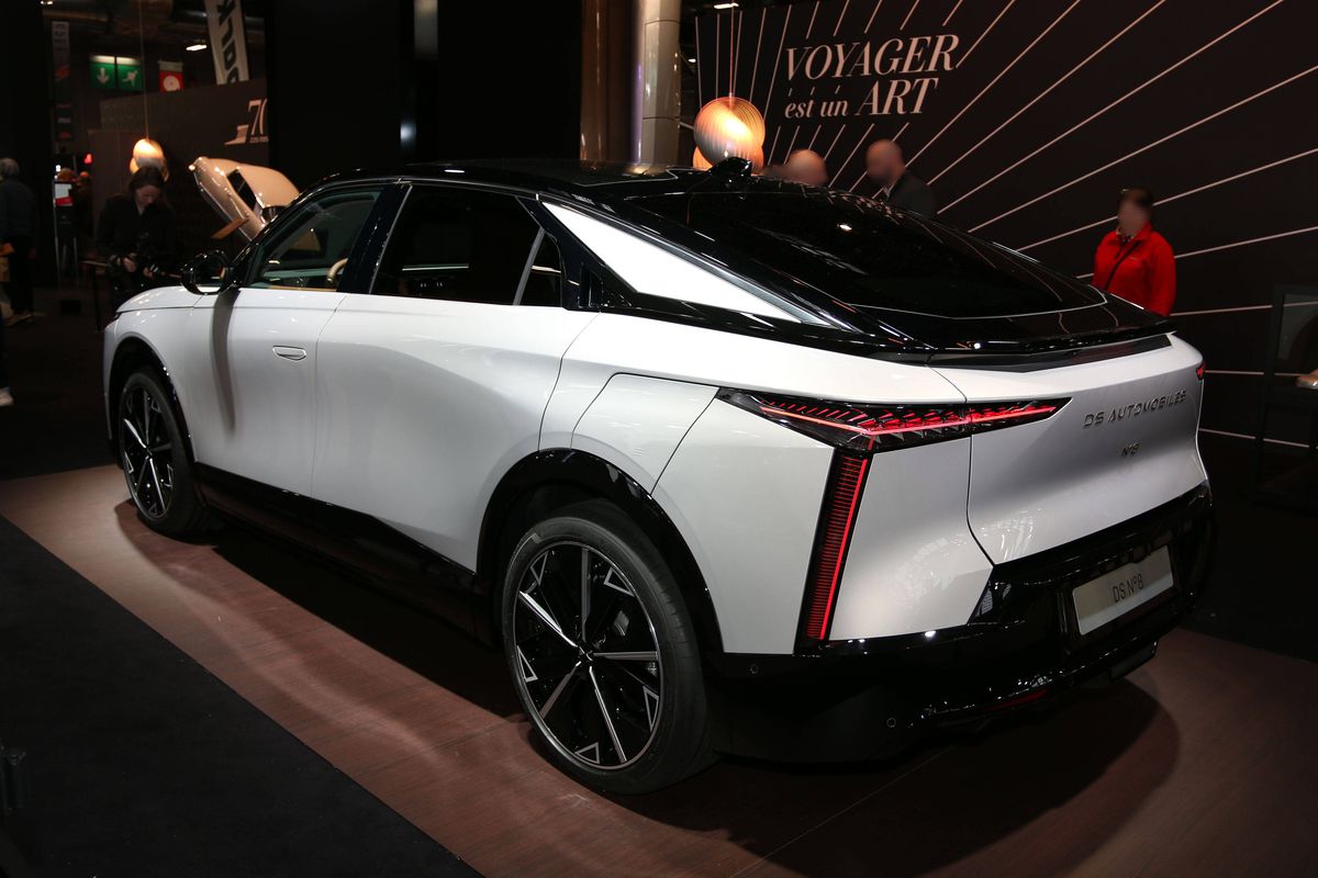 Președintele Franței va avea o mașină unică în lume! Imagini senzaționale cu SUV-ul electric