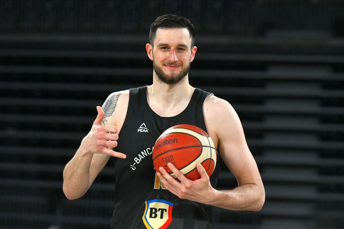 Zach Hankins în polivalenta clujeană, prin obiectivul fotoreporterului GSP: lumea văzută de la 2.11 m. înălțime