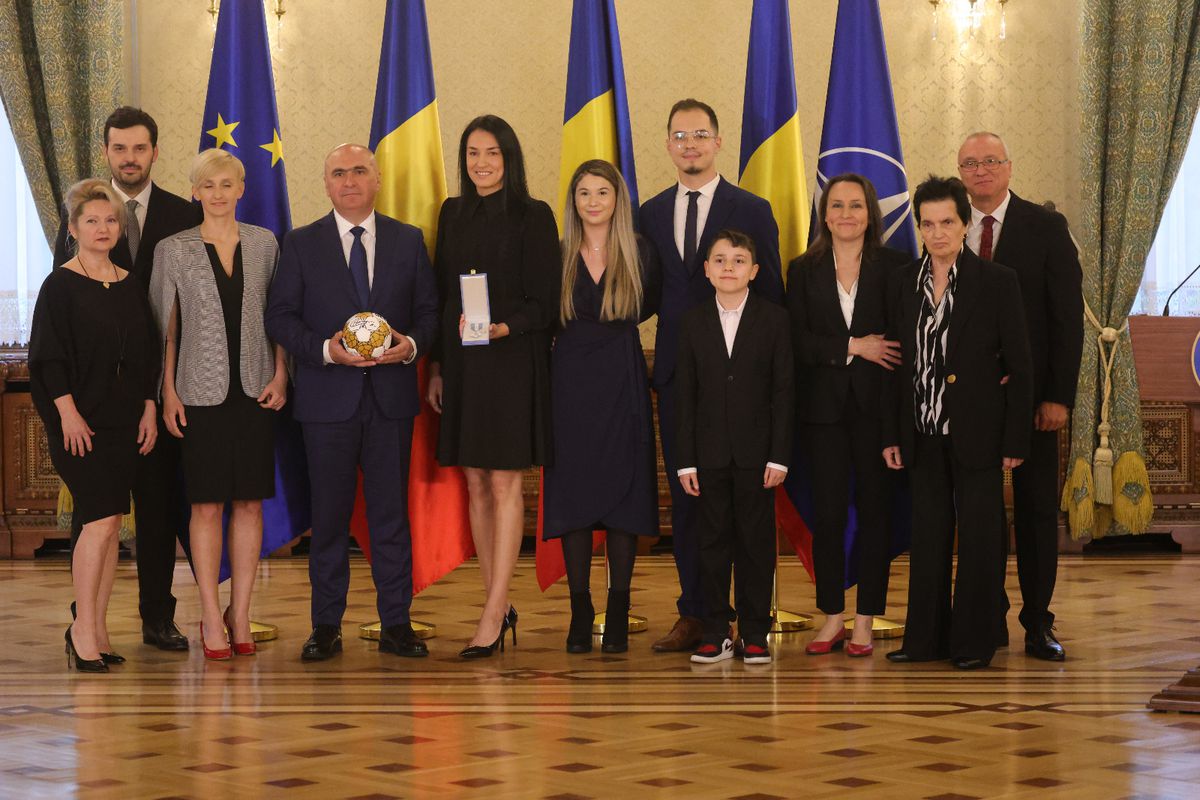 Cristina Neagu, decorată cu Ordinul Naţional „Serviciul Credincios” în grad de Cavaler