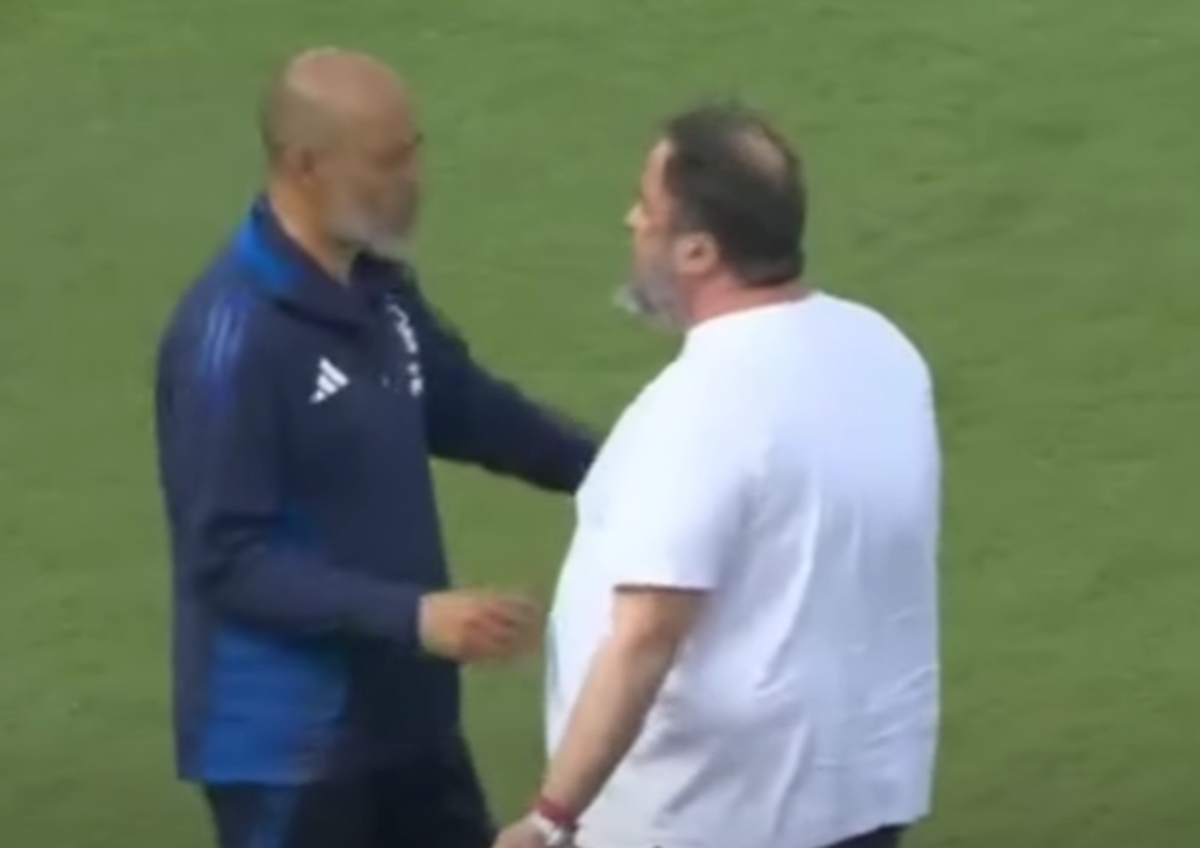 Incalificabil! Patronul Evangelos Marinakis a dat buzna pe teren și a înfruntat antrenorul revelației din Premier League