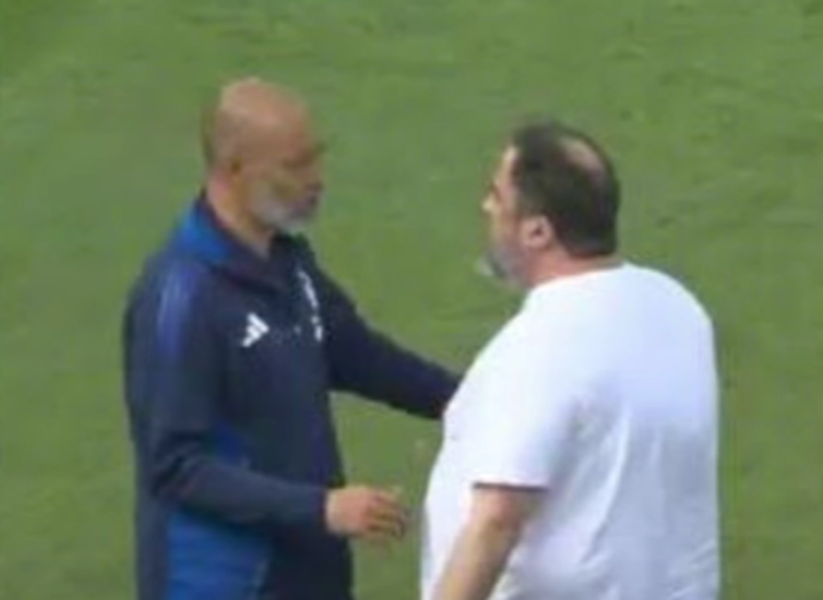 Nottingham Forest - Leicester // Evangelis Marinakis a coborât pe teren să îl mustreze pe Nuno Espirito Santo