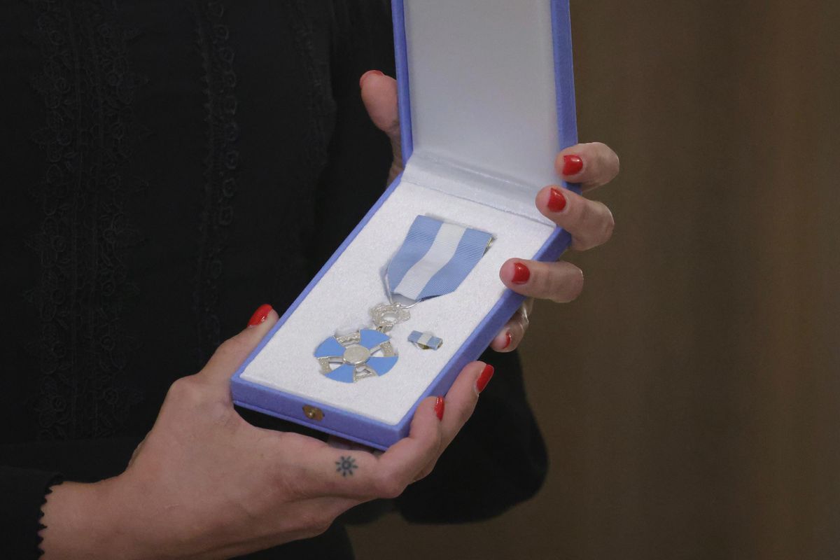 Cristina Neagu, decorată cu Ordinul Naţional „Serviciul Credincios” în grad de Cavaler