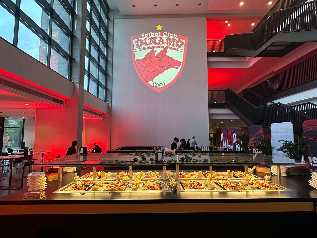 Meniul primit la VIP înainte de Dinamo - Rapid // foto: Ionuț Iordache (GSP)