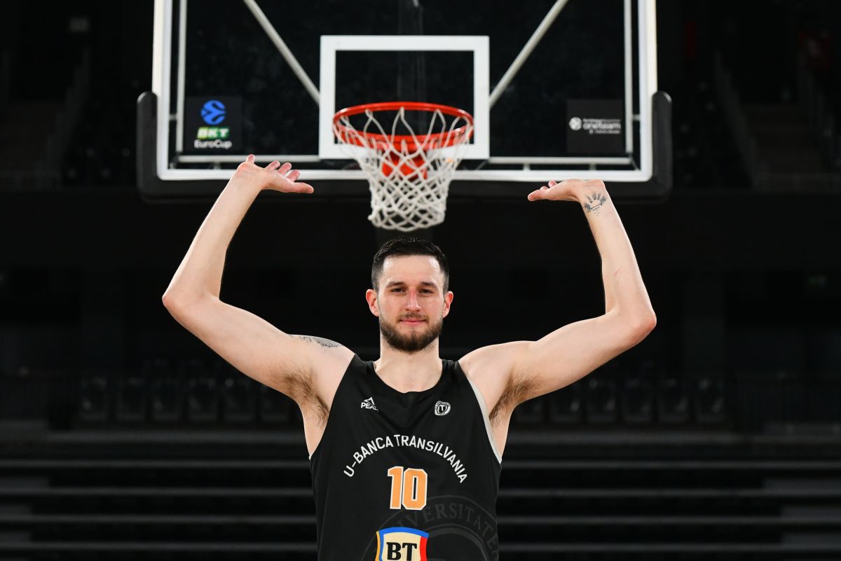 Zach Hankins în polivalenta clujeană, prin obiectivul fotoreporterului GSP: lumea văzută de la 2.11 m. înălțime