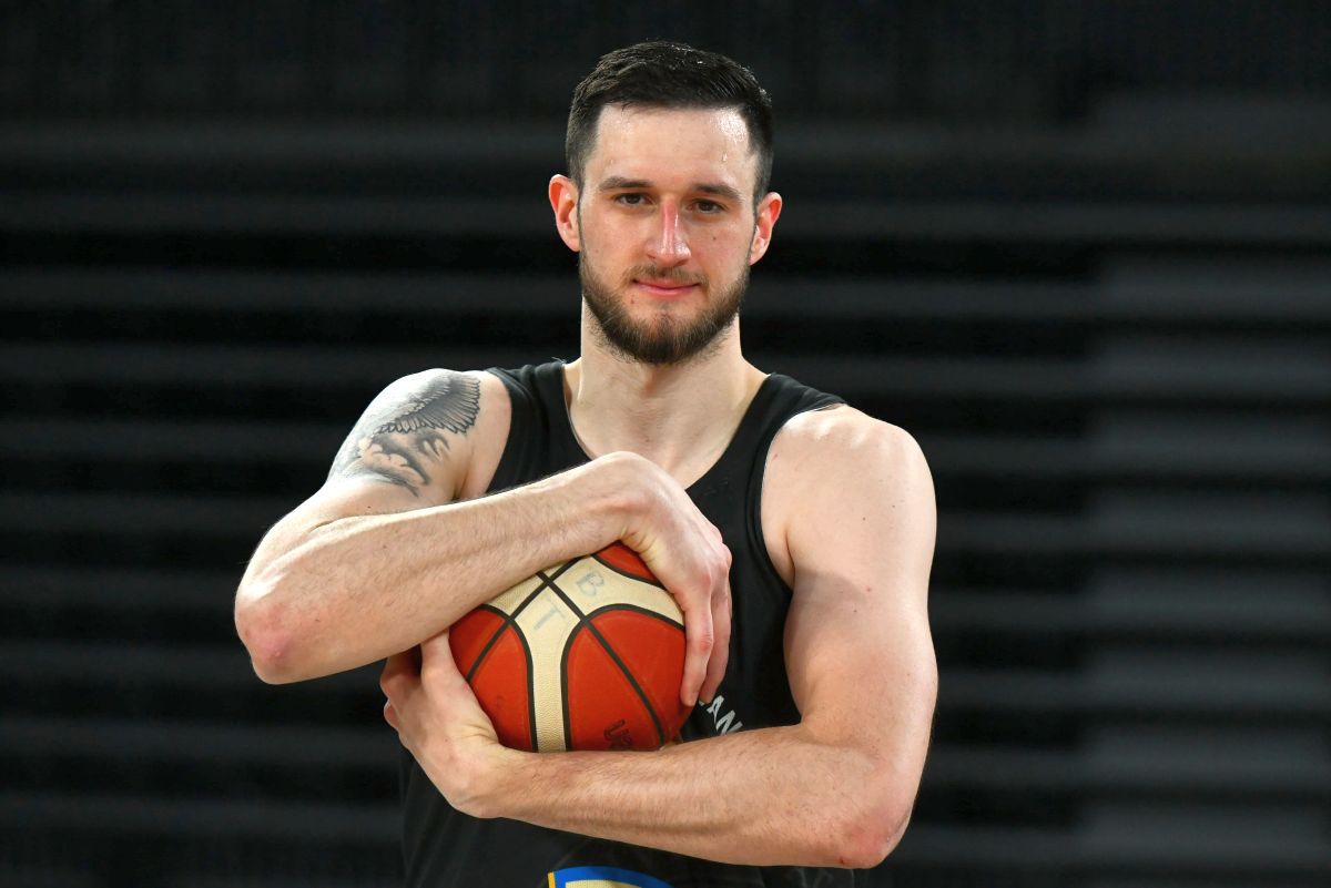 Zach Hankins în polivalenta clujeană, prin obiectivul fotoreporterului GSP: lumea văzută de la 2.11 m. înălțime