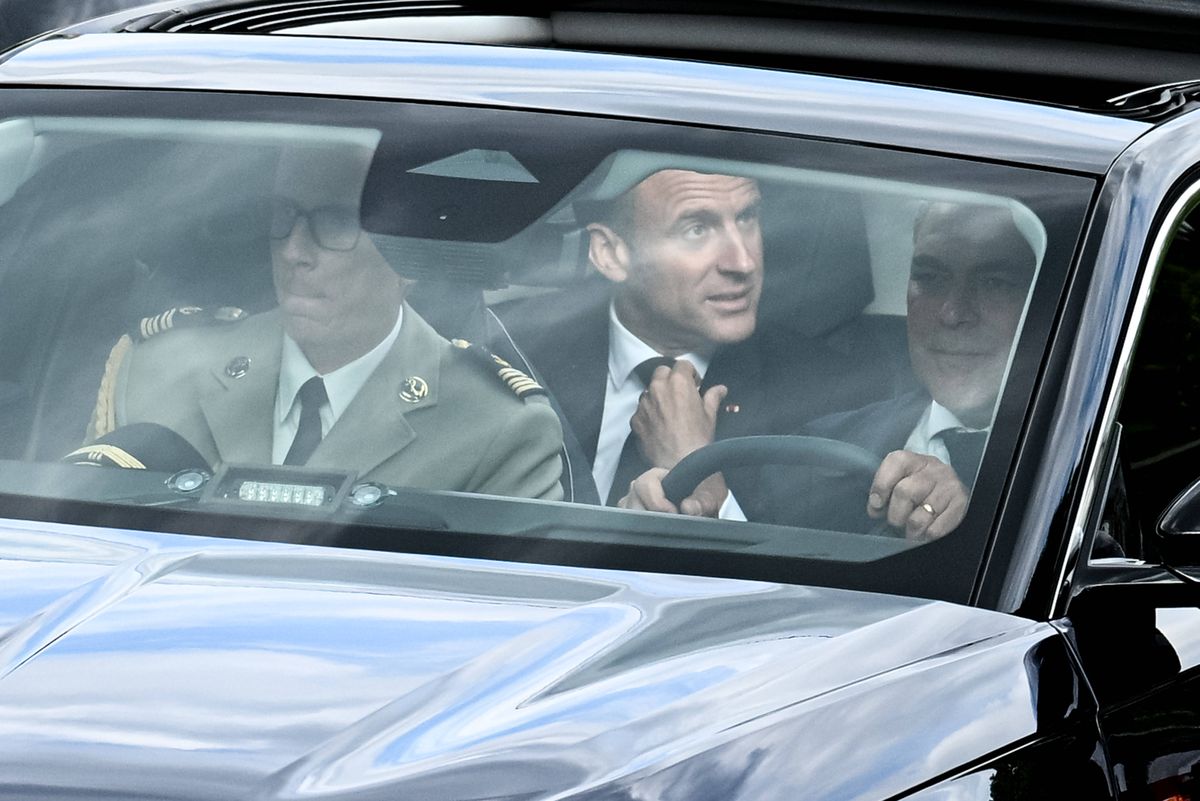 Președintele Franței va avea o mașină unică în lume! Imagini senzaționale cu SUV-ul electric