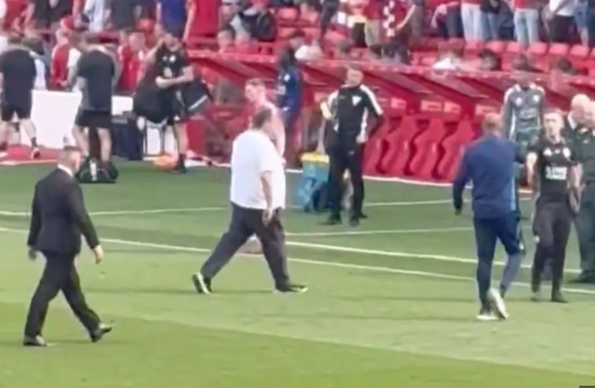 Nottingham Forest - Leicester // Evangelis Marinakis a coborât pe teren să îl mustreze pe Nuno Espirito Santo