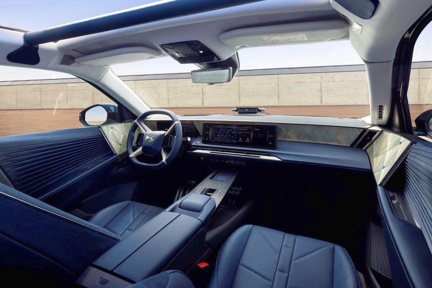FOTO Prima mașină electrică din istoria Administrației Prezidențiale » Imagini geniale cu SUV-ul de lux, care integrează ChatGPT în funcțiile de asistență vocală