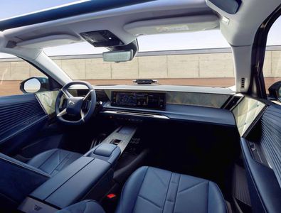 Președintele Franței va avea o mașină unică în lume! Imagini senzaționale cu SUV-ul electric