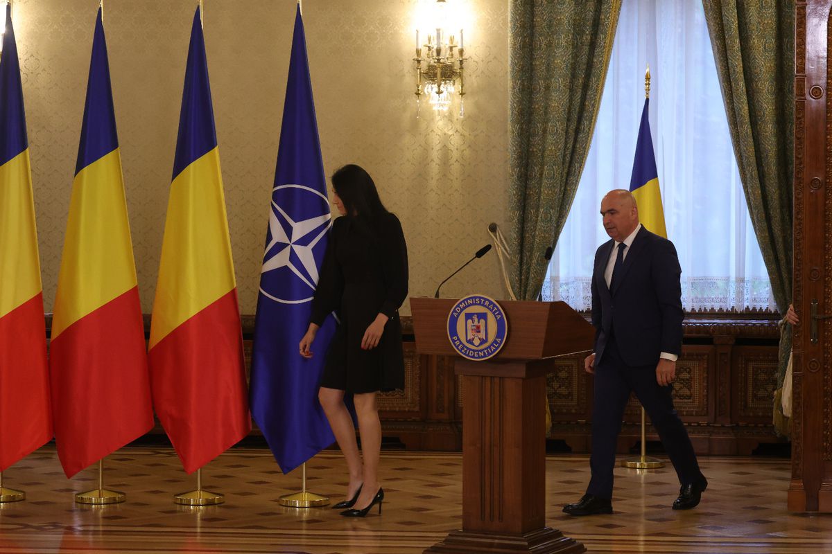 Cristina Neagu, decorată de Ilie Bolojan la Palatul Cotroceni