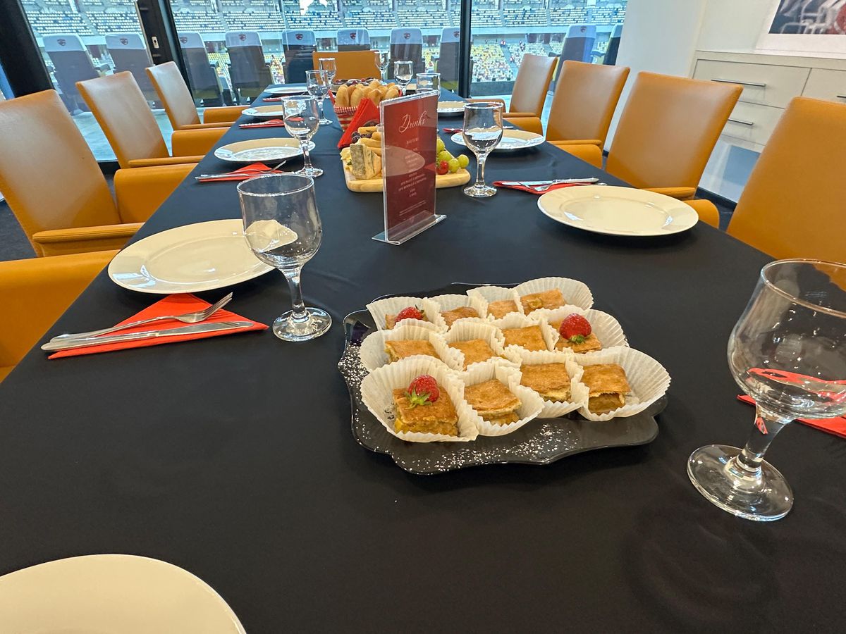 Meniul primit la VIP înainte de Dinamo - Rapid // foto: Ionuț Iordache (GSP)