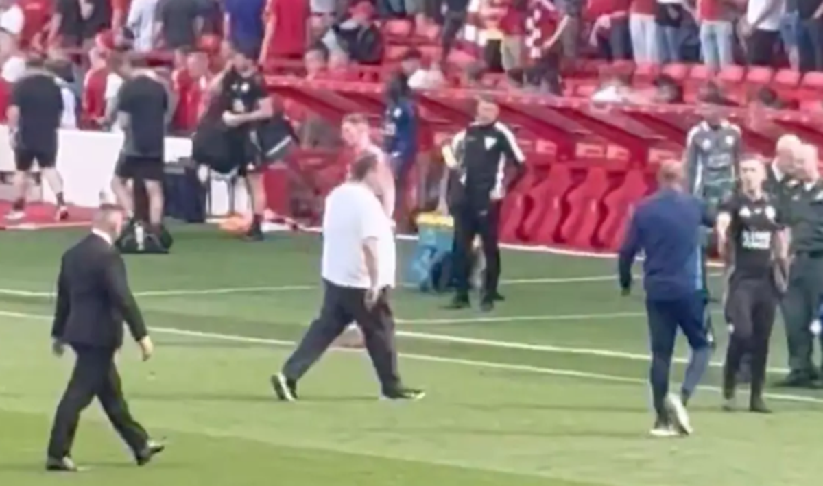 Incalificabil! Patronul Evangelos Marinakis a dat buzna pe teren și a înfruntat antrenorul revelației din Premier League