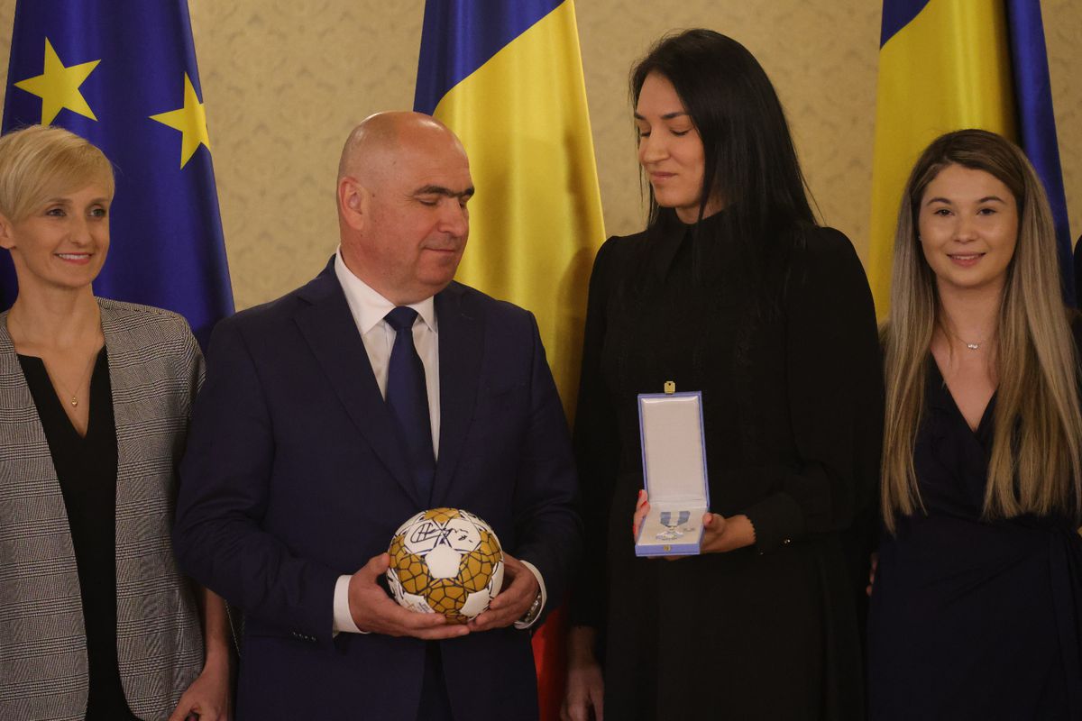 Cristina Neagu, decorată cu Ordinul Naţional „Serviciul Credincios” în grad de Cavaler