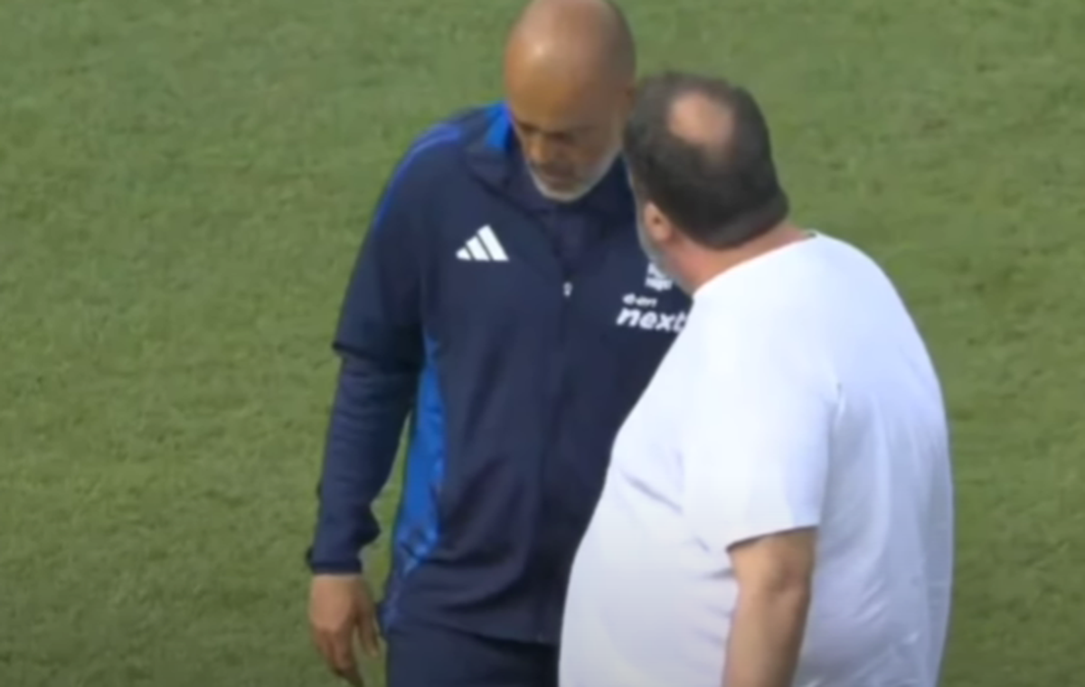 Incalificabil! Patronul Evangelos Marinakis a dat buzna pe teren și a înfruntat antrenorul revelației din Premier League