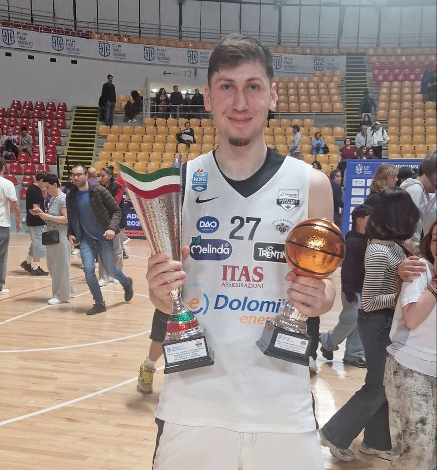 Singurul baschetbalist român în campionatul italian, prestație solidă pe terenul lui Napoli: „Fiecare minut e o oportunitate de a demonstra că pot contribui”
