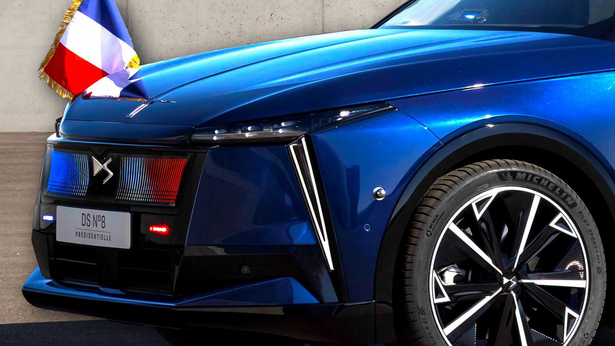 Președintele Franței va avea o mașină unică în lume! Imagini senzaționale cu SUV-ul electric