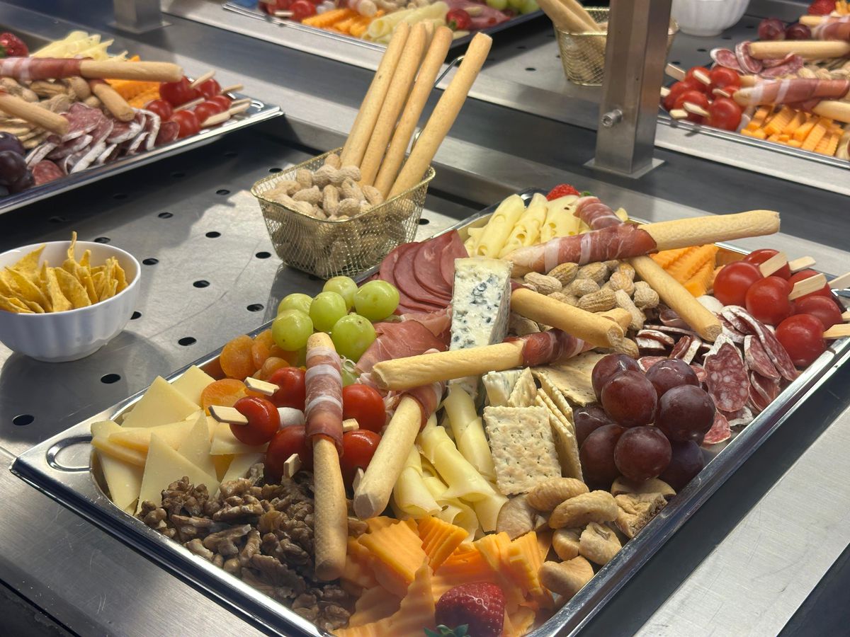 Ce meniu au primit fanii care au plătit 390 lei la Dinamo - Rapid: surpriza de la VIP