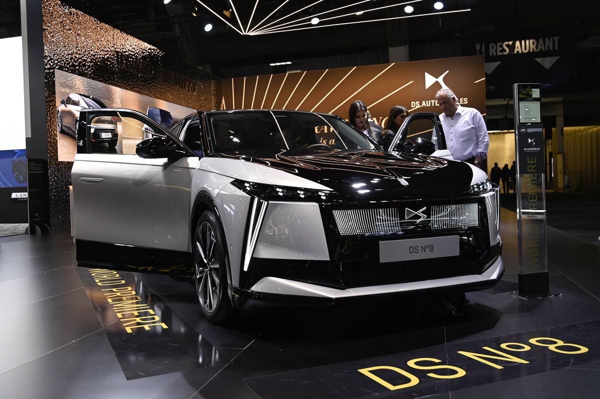 Cum arată mașina de care se va folosi Emmanuel Macron