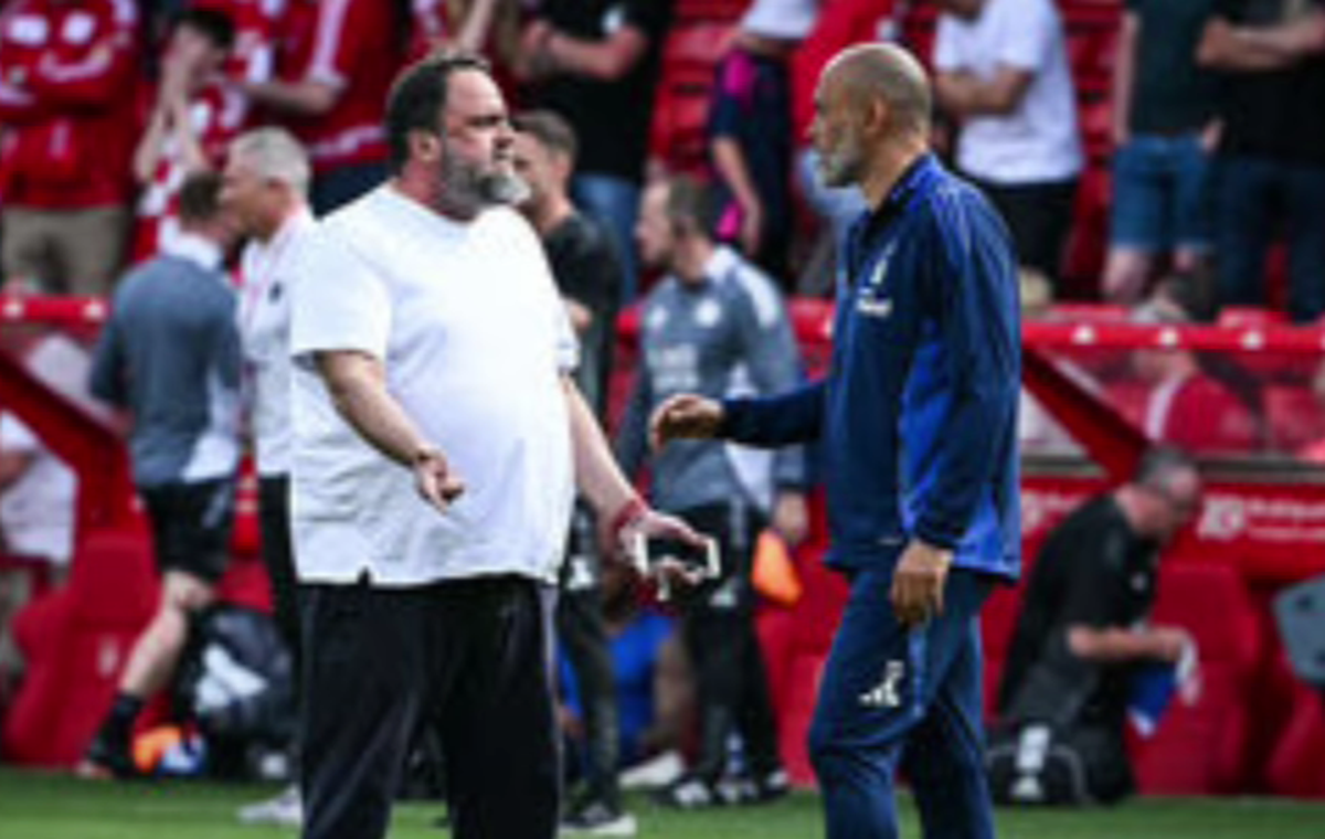 Incalificabil! Patronul Evangelos Marinakis a dat buzna pe teren și a înfruntat antrenorul revelației din Premier League