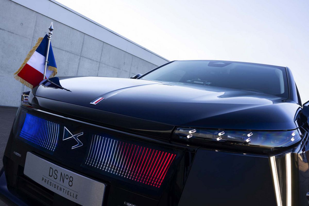 Președintele Franței va avea o mașină unică în lume! Imagini senzaționale cu SUV-ul electric