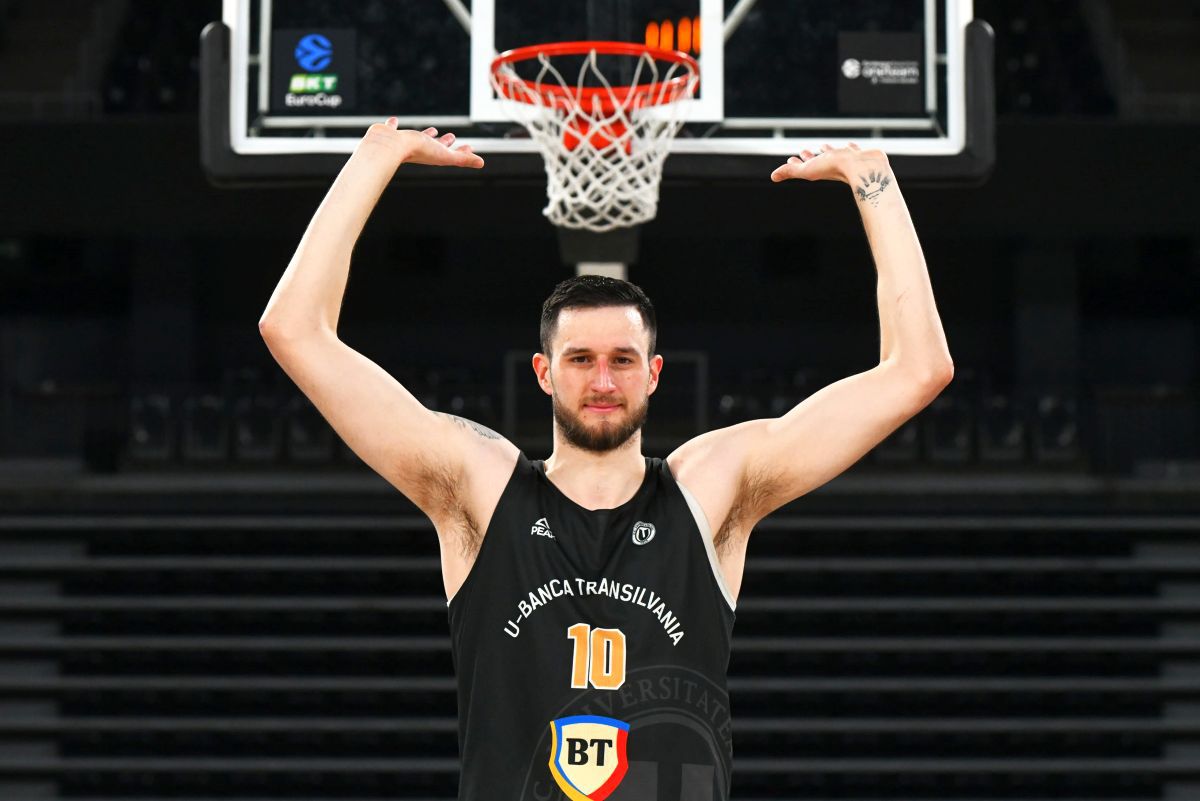 Zach Hankins în polivalenta clujeană, prin obiectivul fotoreporterului GSP: lumea văzută de la 2.11 m. înălțime