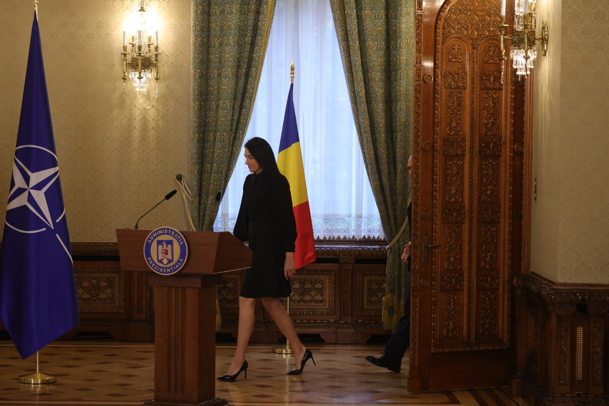 Cristina Neagu, decorată de Ilie Bolojan la Palatul Cotroceni