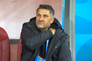 Claudiu Niculescu l-a auzit pe Dorinel Munteanu și i-a bătut obrazul: „Poate știe el mai multe”