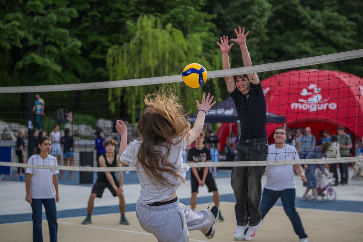 Campionii Europei din ’86, spectacol la coșul de baschet! » Iovan și Bumbescu au făcut show sub privirile primarului Capitalei