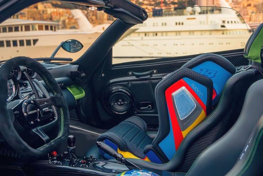 Pagani Zonda 760 Roadster, versiunea Diamante Verde, cu scaunul de copil montat, a intrat în posesia lui Alonso